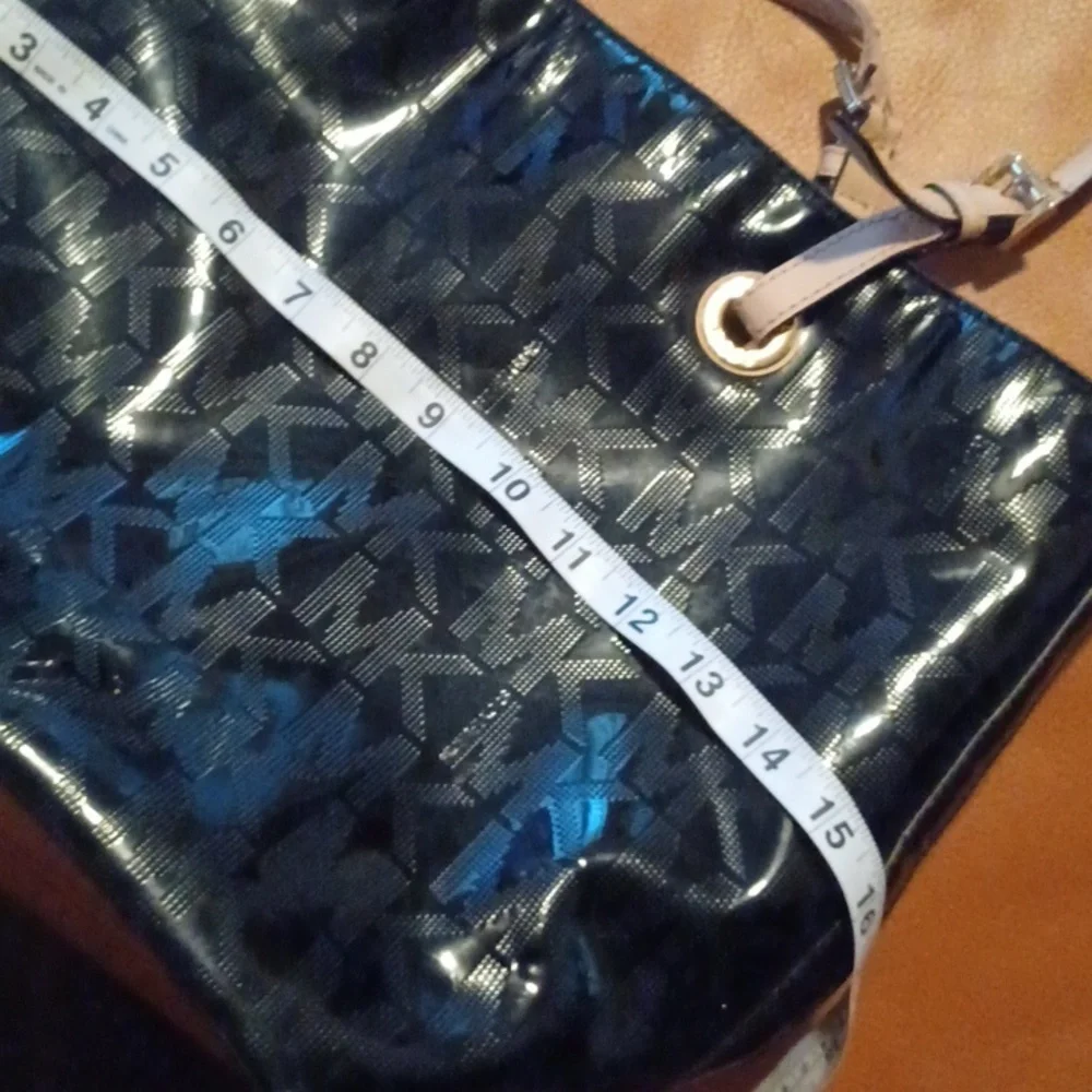 > Michael Kors Black and Cream Monogram Tote